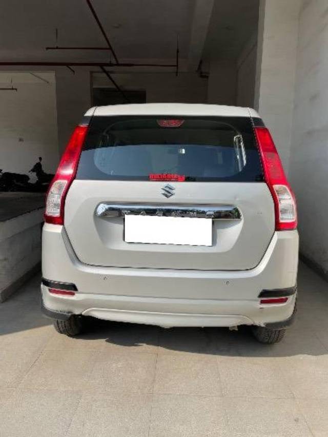 https://images10.gaadi.com/usedcar_image/4593664/original/processed_42042d2b-1bf6-4c9b-89c4-ea507ab1272c.jpeg?imwidth=6401
