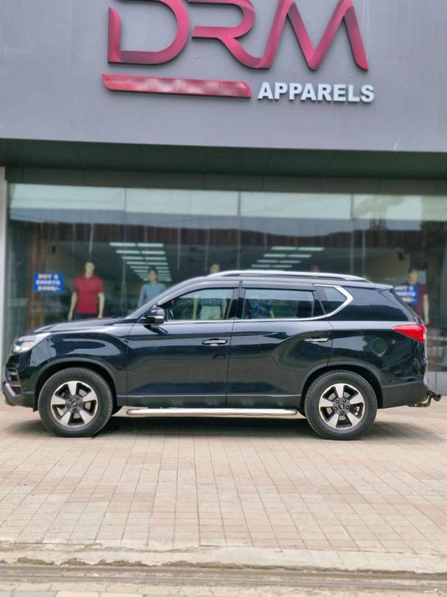 https://images10.gaadi.com/usedcar_image/4593712/original/processed_fdb85b783e8ec0e7ed03cc7bd6cb2aaa.jpg?imwidth=6402