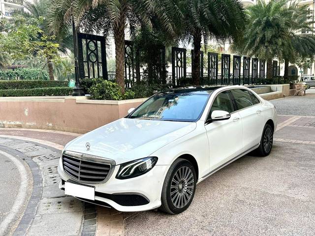 https://images10.gaadi.com/usedcar_image/4593716/original/processed_33dd3cdf719eba3b203a3a52252dbab9.jpg?imwidth=6402