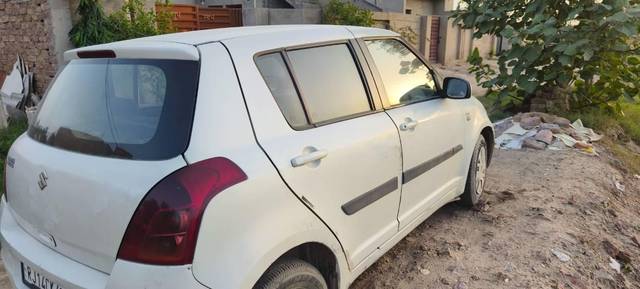https://images10.gaadi.com/usedcar_image/4593731/original/processed_7d440da4-946a-410f-8447-c383c6c38508.jpg?imwidth=6401