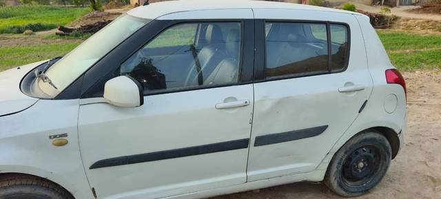 https://images10.gaadi.com/usedcar_image/4593731/original/processed_e777e36f-ad1d-417d-970d-2552ee540433.jpg?imwidth=6400