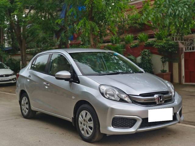 https://images10.gaadi.com/usedcar_image/4593735/original/processed_5187f986974efe3fc5193085a99f40eb.jpg?imwidth=6400