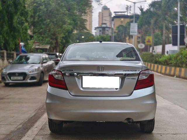 https://images10.gaadi.com/usedcar_image/4593735/original/processed_825f7bcd5eb0a0078e6816ad8b41c835.jpg?imwidth=6402