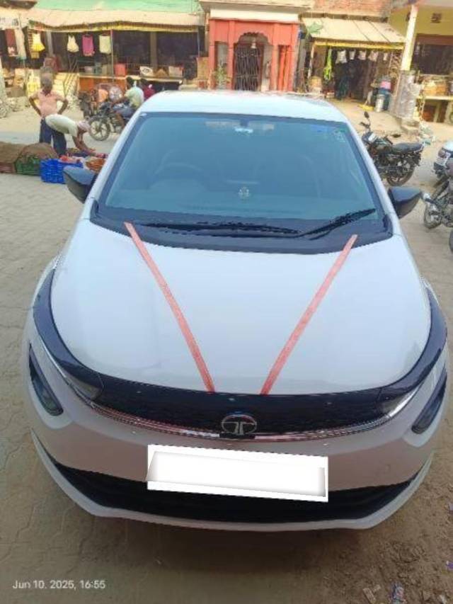 https://images10.gaadi.com/usedcar_image/4593738/original/processed_processed_7d7ba52a-529d-4492-bf37-dd8504259eda.jpg?imwidth=6400