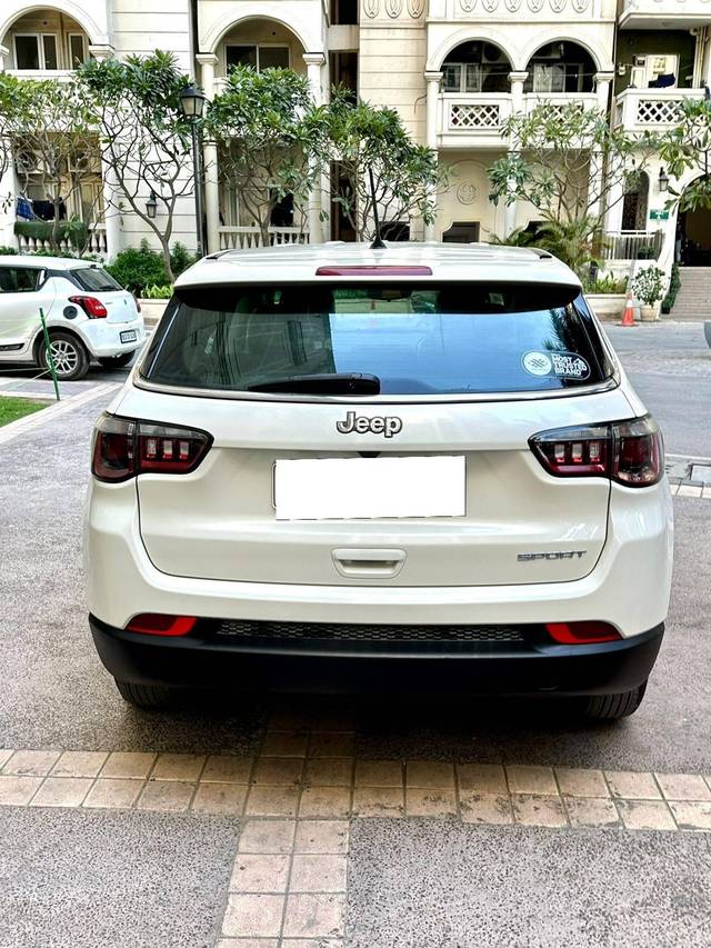 https://images10.gaadi.com/usedcar_image/4593739/original/processed_e8d92dff11f0e1d89e568bb9b283c74a.jpg?imwidth=6402