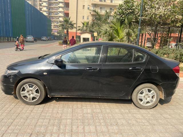 https://images10.gaadi.com/usedcar_image/4593794/original/1b8e5c87-29d6-4402-859e-f75f8a44fc3b.jpg?imwidth=6401
