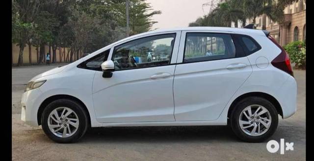 https://images10.gaadi.com/usedcar_image/4593816/original/processed_8052dede-c1a3-4b32-99f3-a7b95b9d6493.jpg?imwidth=6401