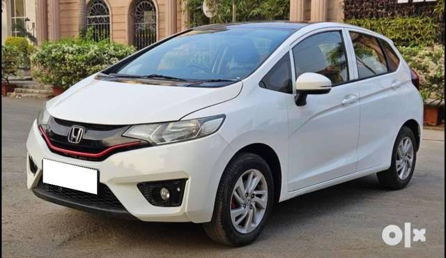 https://images10.gaadi.com/usedcar_image/4593816/original/processed_8b3c38da-bb34-4652-aa50-33674f43e7bc.jpg?imwidth=6400