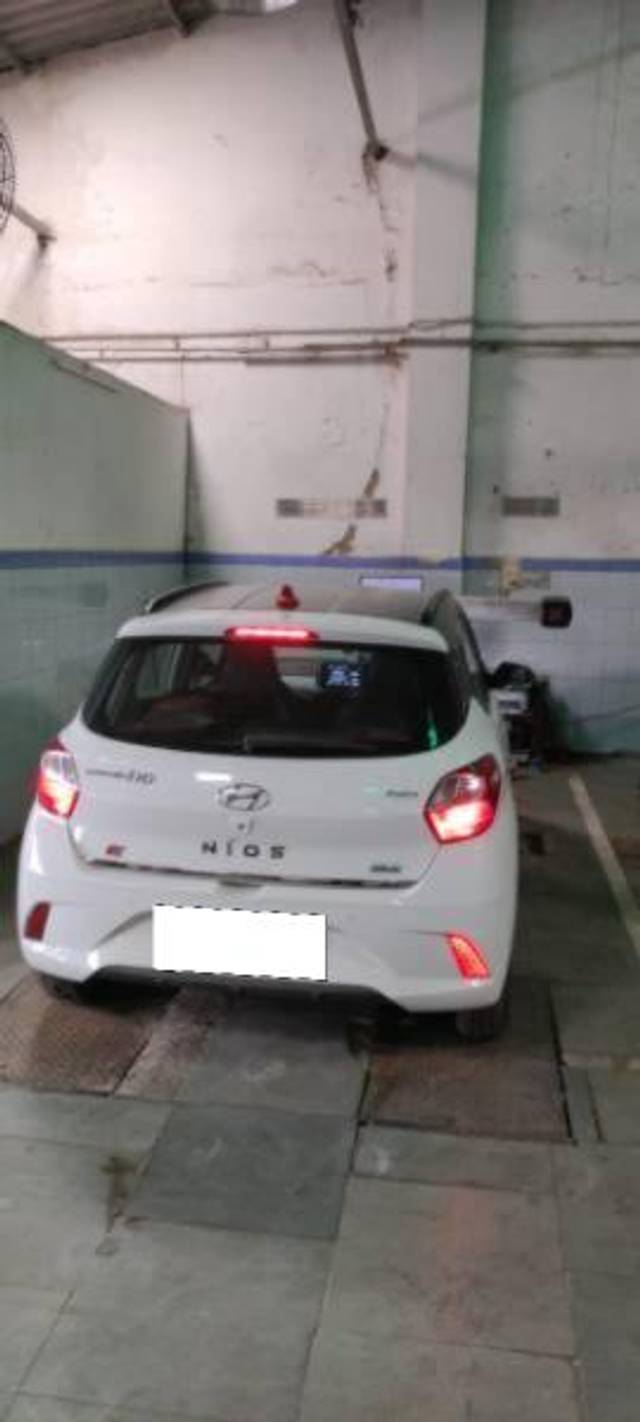 https://images10.gaadi.com/usedcar_image/4593903/original/processed_c02d4d19-8f1e-4412-92c6-05fe9b582aac.jpg?imwidth=6401