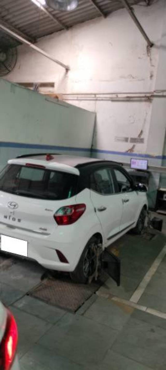 https://images10.gaadi.com/usedcar_image/4593903/original/processed_e2f1f66c-c480-47ce-b013-9e02ba8328ec.jpg?imwidth=6400