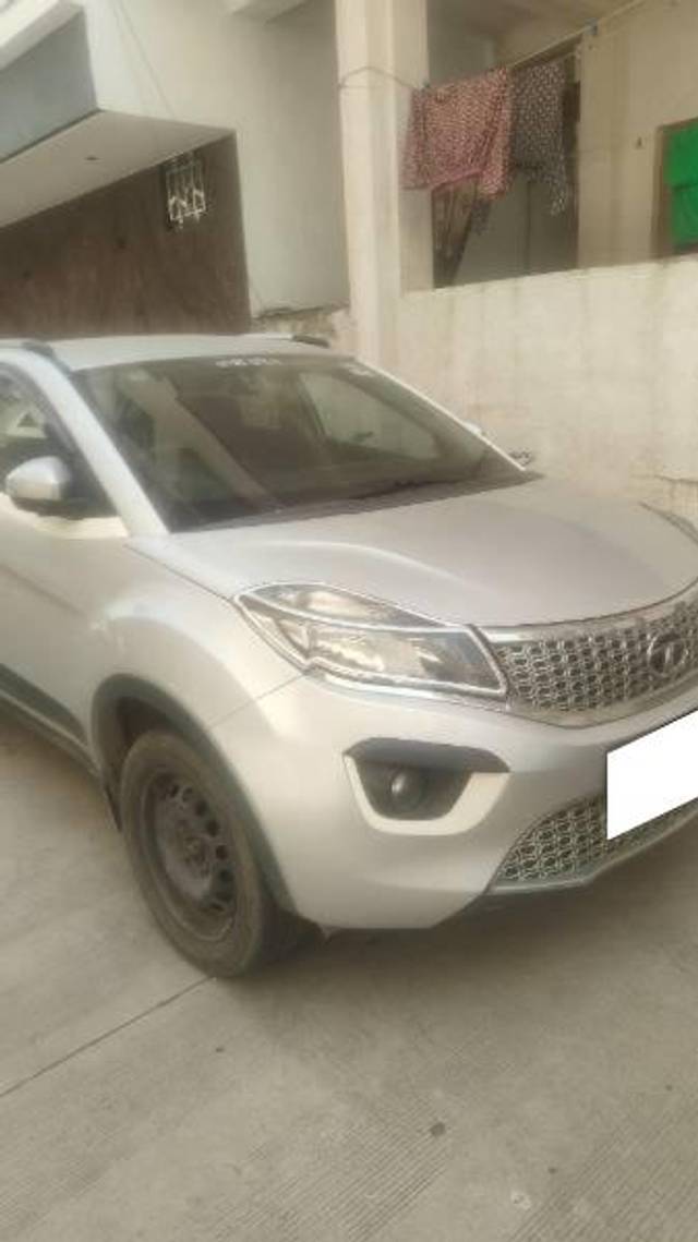 https://images10.gaadi.com/usedcar_image/4593919/original/processed_aee4a5bc-a87b-4622-b86c-6f7e67de3ee8.jpg?imwidth=6402