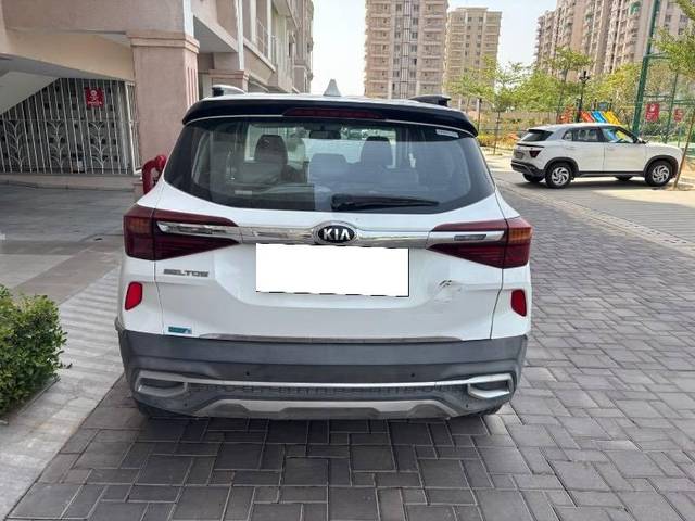 https://images10.gaadi.com/usedcar_image/4593921/original/processed_6514b7d9-319d-4061-838f-f1b08aff94e4.jpeg?imwidth=6402