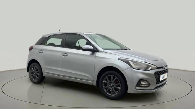 https://images10.gaadi.com/usedcar_image/4593994/original/822234332f80dbd79b6fcc340ec04933.jpg?imwidth=6400