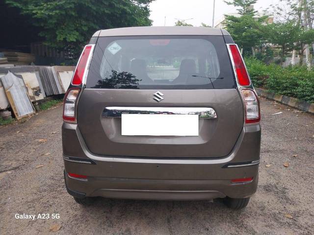 https://images10.gaadi.com/usedcar_image/4593999/original/processed_f317db6f4e56cb33a2dd2fbf20eaa378.jpg?imwidth=6401
