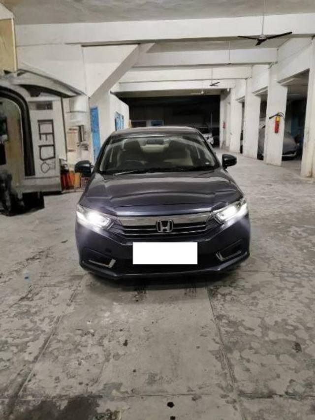 https://images10.gaadi.com/usedcar_image/4594009/original/processed_08ecd1e1-c71c-4240-a064-3ee4aa431566.jpg?imwidth=6402