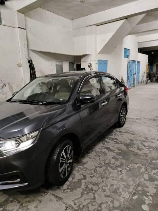 https://images10.gaadi.com/usedcar_image/4594009/original/processed_e24e750c-53ec-4d51-bd0f-444c729d7329.jpg?imwidth=6400