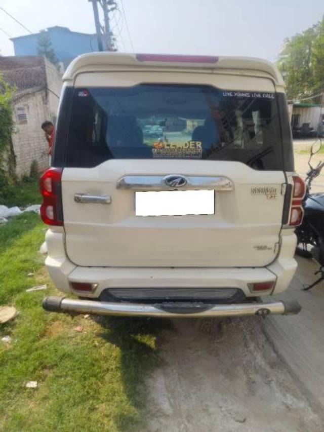 https://images10.gaadi.com/usedcar_image/4594016/original/processed_2dd33970-c3d4-4476-97ca-0924ba864eaa.jpg?imwidth=6401