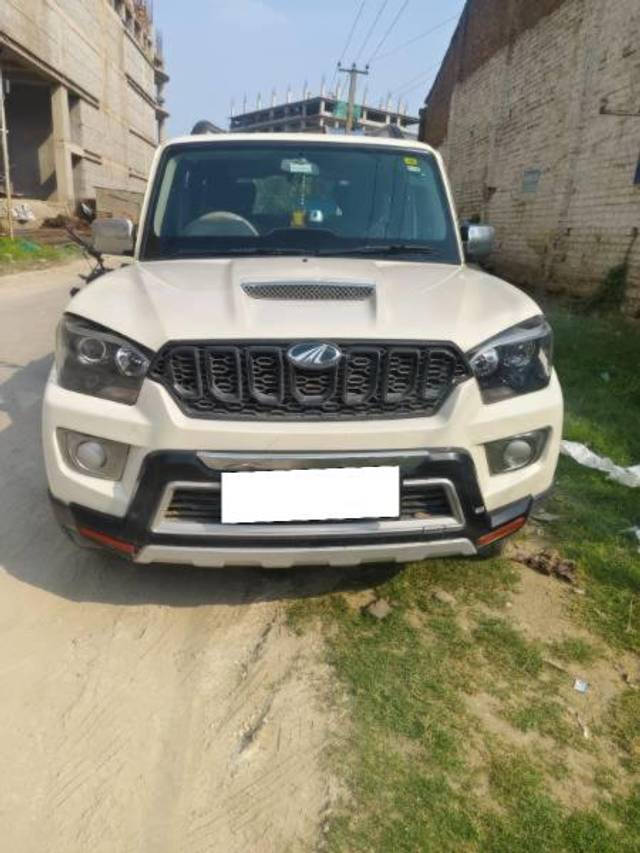 https://images10.gaadi.com/usedcar_image/4594016/original/processed_ca8bfc4d-9c13-4298-b672-6c9755aff445.jpg?imwidth=6402
