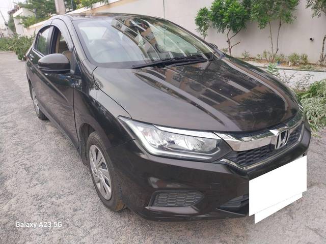 https://images10.gaadi.com/usedcar_image/4594021/original/processed_c87e31a72ab73f678362e0461cf2c553.jpg?imwidth=6400