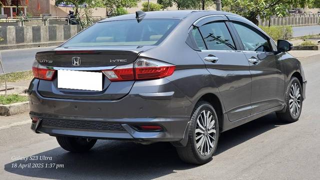 https://images10.gaadi.com/usedcar_image/4594089/original/processed_6afdca95-58ca-4b47-811d-16ac3c1bbd7b.jpg?imwidth=6401