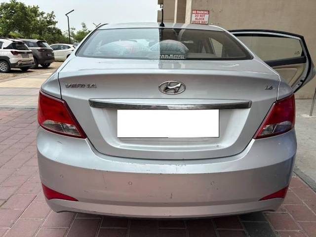 https://images10.gaadi.com/usedcar_image/4594125/original/processed_processed_4502fe49-fa44-45dd-8076-9024741aaabd.jpeg?imwidth=6402