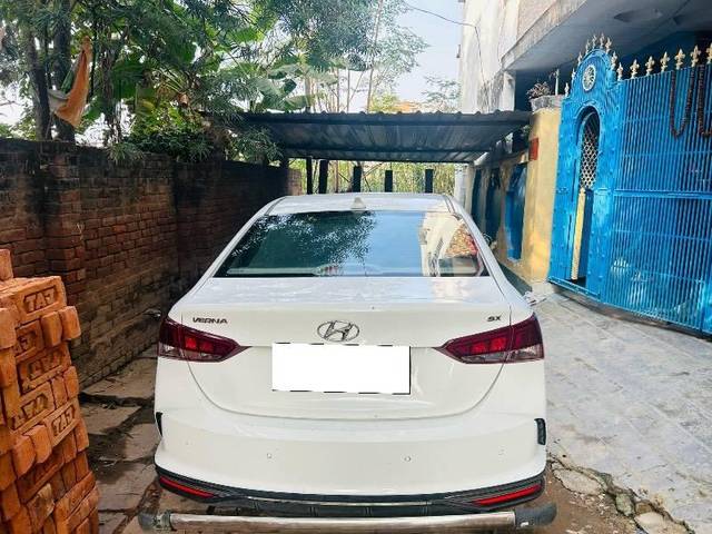https://images10.gaadi.com/usedcar_image/4594138/original/processed_0576920c-9fbd-4372-961d-3a3c2cfb2bd7.jpeg?imwidth=6402