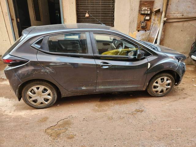 https://images10.gaadi.com/usedcar_image/4594167/original/processed_0fa2443d-0852-4272-b293-b2f9b7b32cdd.jpg?imwidth=6402