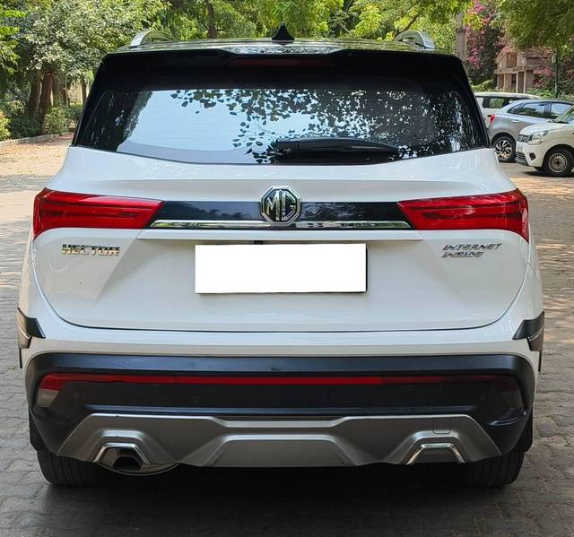 https://images10.gaadi.com/usedcar_image/4594172/original/processed_132fc9e25d413366e2ae65abf1ca47a8.jpg?imwidth=6402