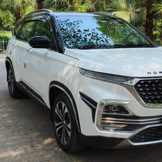 https://images10.gaadi.com/usedcar_image/4594172/original/processed_8ba8c521eba2db58d7c088d447515e95.jpg?imwidth=6400