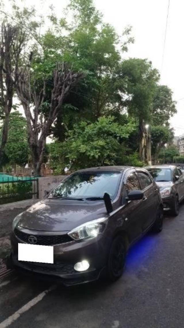 https://images10.gaadi.com/usedcar_image/4594180/original/processed_bf50ea47-ac7f-4ef8-b2e1-6b09909cbf5b.jpg?imwidth=6402