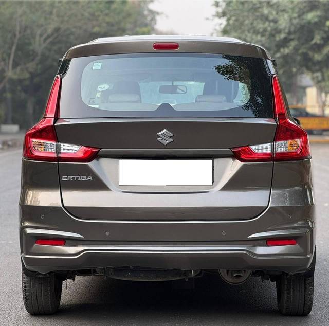 https://images10.gaadi.com/usedcar_image/4594237/original/processed_5a21ad573b6cdb1021b1a1b45a963199.jpg?imwidth=6402