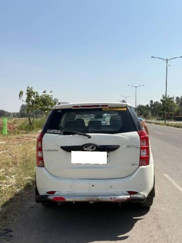 https://images10.gaadi.com/usedcar_image/4594269/original/processed_8e5607d0-2a7e-4af3-8a44-a7913457c447.jpeg?imwidth=6402