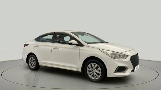 https://images10.gaadi.com/usedcar_image/4594292/original/1f3dd14510e2b27a54610b4f41136596.jpg?imwidth=6400