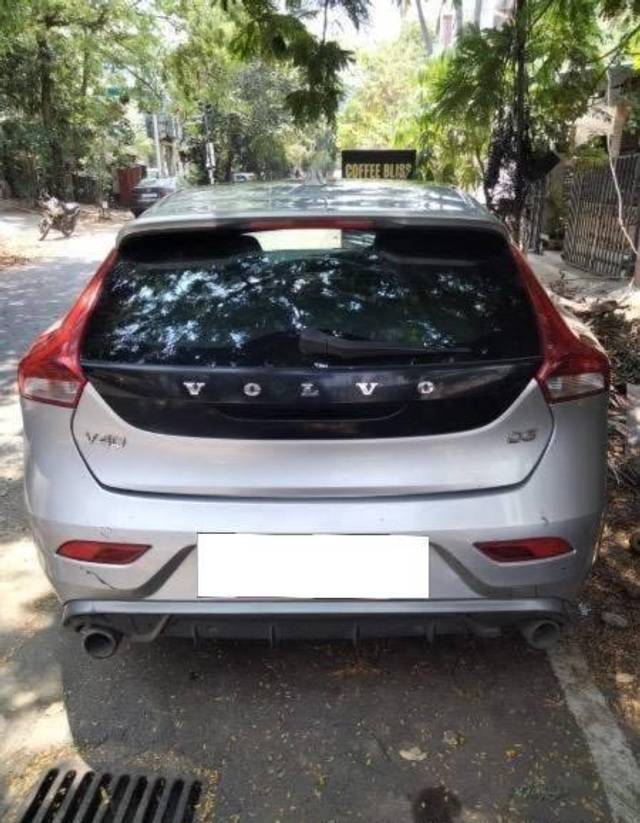 https://images10.gaadi.com/usedcar_image/4594361/original/processed_processed_10806eec-b92e-4293-a252-dfab93dfe626.jpeg?imwidth=6402