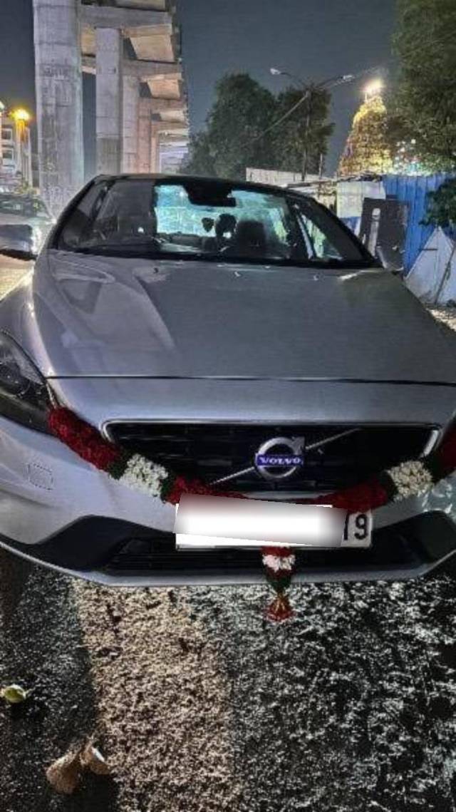 https://images10.gaadi.com/usedcar_image/4594361/original/processed_processed_2ef53706-4b51-4ccd-9f69-0ba89b28a775.jpeg?imwidth=6400