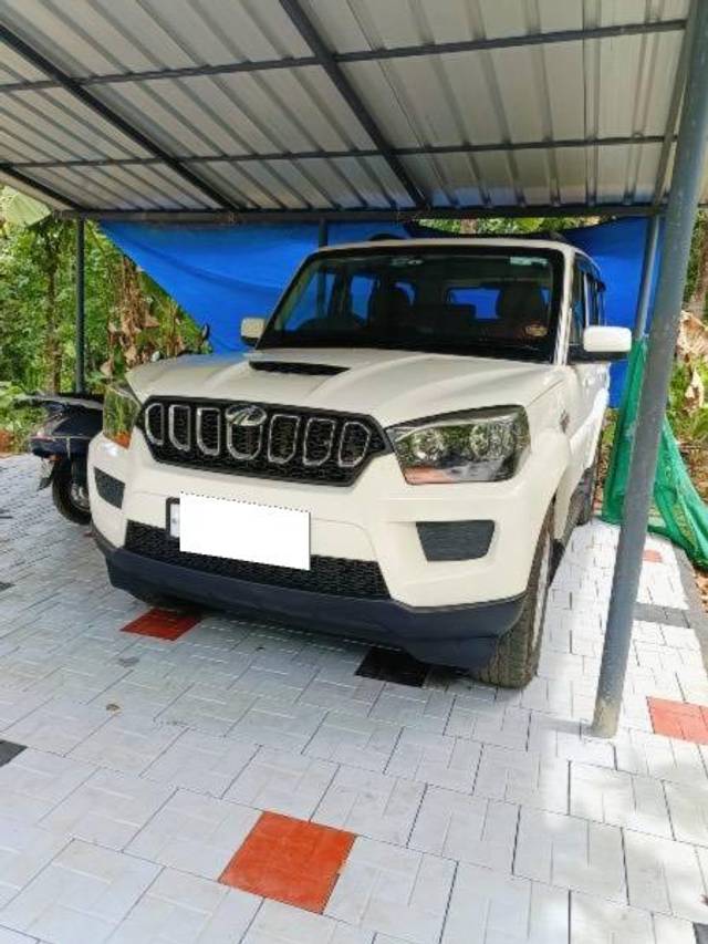 https://images10.gaadi.com/usedcar_image/4594362/original/processed_2021a1bc-a150-48a7-841b-a50b835c539a.jpeg?imwidth=6402