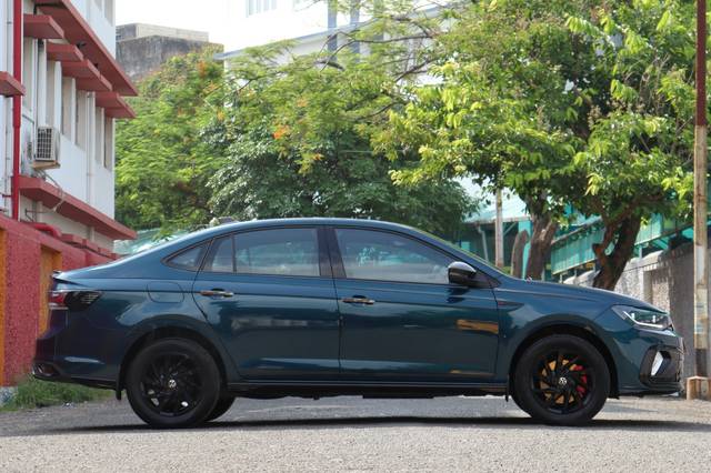 https://images10.gaadi.com/usedcar_image/4594365/original/c2928d80d866b5a38695a9238e20a83e.jpg?imwidth=6401