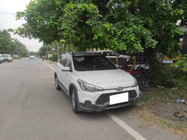 https://images10.gaadi.com/usedcar_image/4594381/original/processed_4bb6820d-7498-4524-b40f-ce13937b3b0f.jpg?imwidth=6400