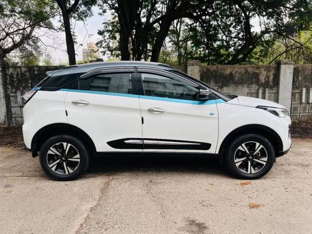 https://images10.gaadi.com/usedcar_image/4594409/original/57ee7d9e44cf570f66a9bb82b14553fa.jpg?imwidth=6401