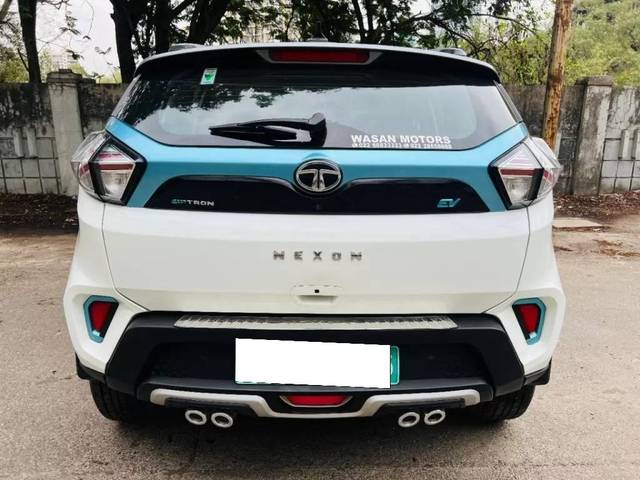https://images10.gaadi.com/usedcar_image/4594409/original/processed_abde69e3cb51e98750a87176cd7c12a2.jpg?imwidth=6402