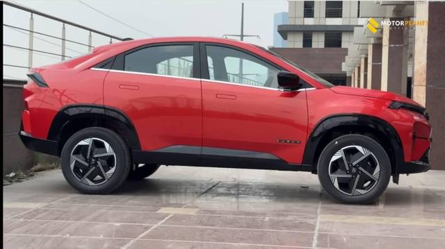 https://images10.gaadi.com/usedcar_image/4594414/original/processed_c7cb5dea-d64c-4d09-95d0-d8e582445ddc.jpg?imwidth=6401