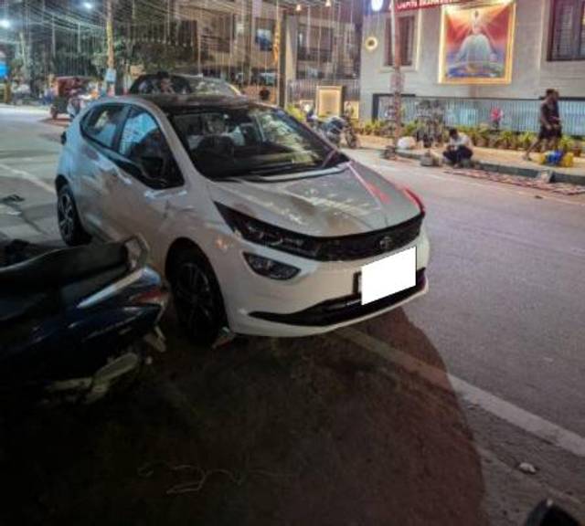 https://images10.gaadi.com/usedcar_image/4594465/original/processed_71c95288-45e0-4f14-961e-8b1daddf1111.jpeg?imwidth=6400