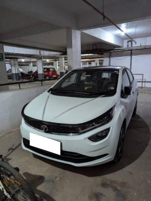 https://images10.gaadi.com/usedcar_image/4594465/original/processed_d0bdbe18-9136-459f-a83f-a8beadb863e7.jpeg?imwidth=6401