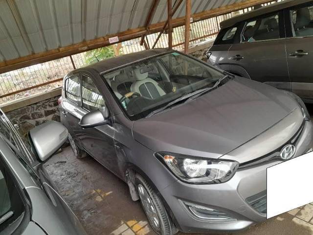 https://images10.gaadi.com/usedcar_image/4594467/original/processed_3acb7b60-4241-46b9-9693-1a8af18b400b.jpg?imwidth=6400
