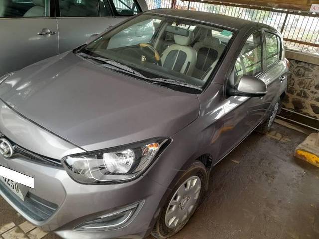 https://images10.gaadi.com/usedcar_image/4594467/original/processed_8419d38b-3065-469c-9dd2-4838bb1853d9.jpg?imwidth=6402