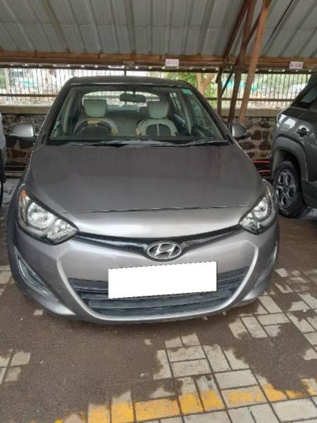 https://images10.gaadi.com/usedcar_image/4594467/original/processed_b98f3241-5280-4d79-8a8a-061ddd11c04b.jpg?imwidth=6401