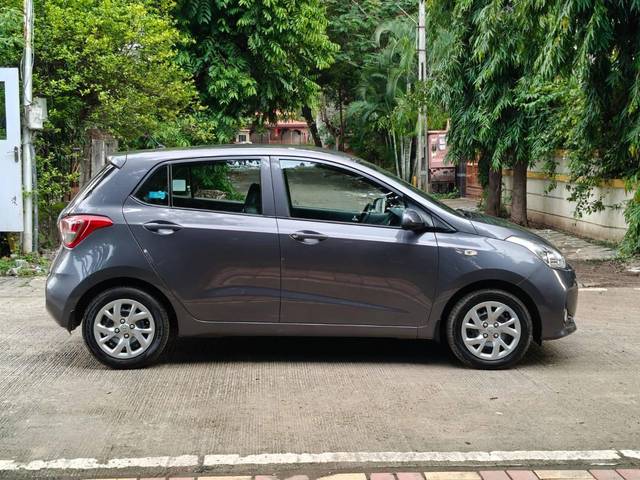 https://images10.gaadi.com/usedcar_image/4594480/original/processed_92f29c0da9ad9c7370d26d38ff3d64d1.jpg?imwidth=6401