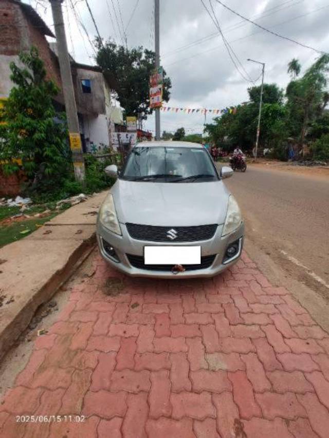 https://images10.gaadi.com/usedcar_image/4594529/original/processed_daf253d4-d5a6-430d-82d2-51e8fab711f0.jpg?imwidth=6400