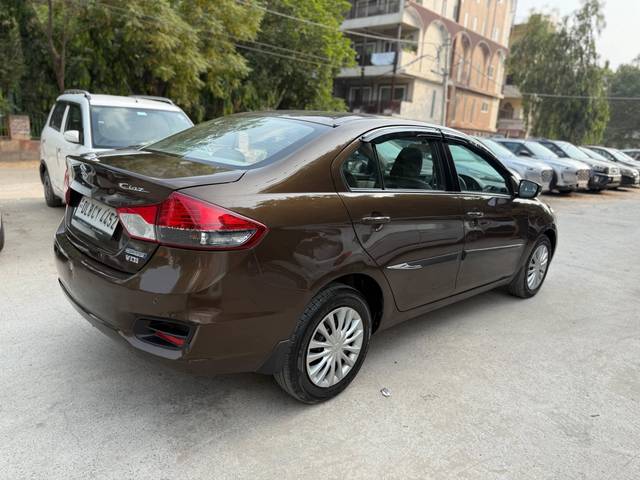 https://images10.gaadi.com/usedcar_image/4594532/original/processed_25c87569-37c6-448f-ab5a-76dd61c3c761.jpg?imwidth=6402