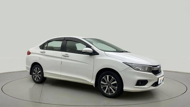 https://images10.gaadi.com/usedcar_image/4594549/original/f813daf6ad77e4dd48799be2d01a8ef9.jpg?imwidth=6400